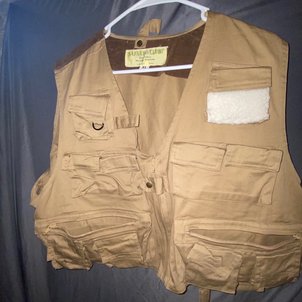 Safari club lots of zippers pockets